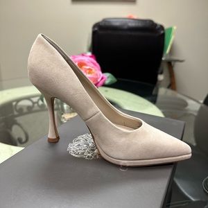Vince Camuto Heels size 5.5 beige
